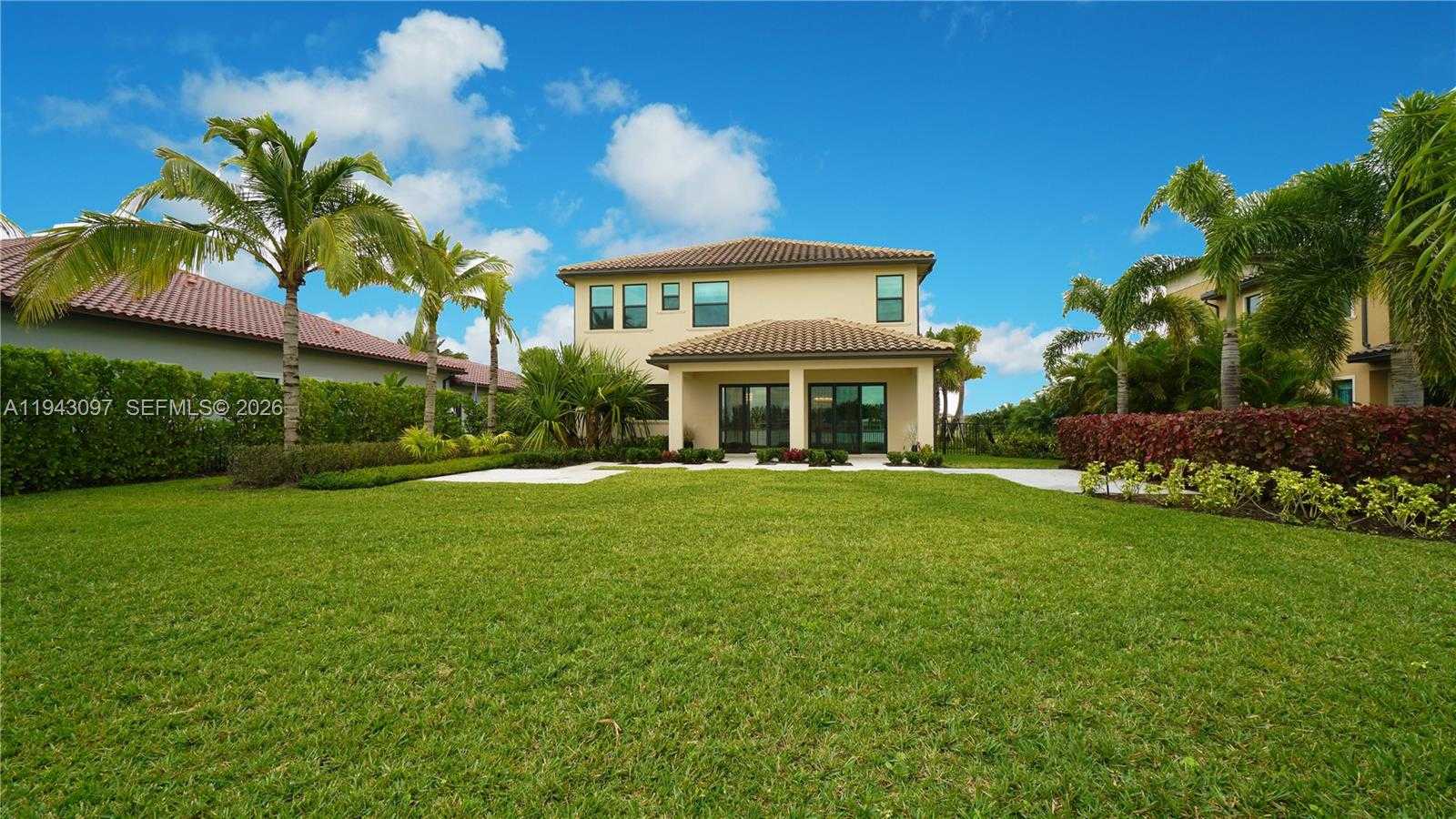 Small Image of 8725 PARKLAND BAY DR, Parkland Number 12