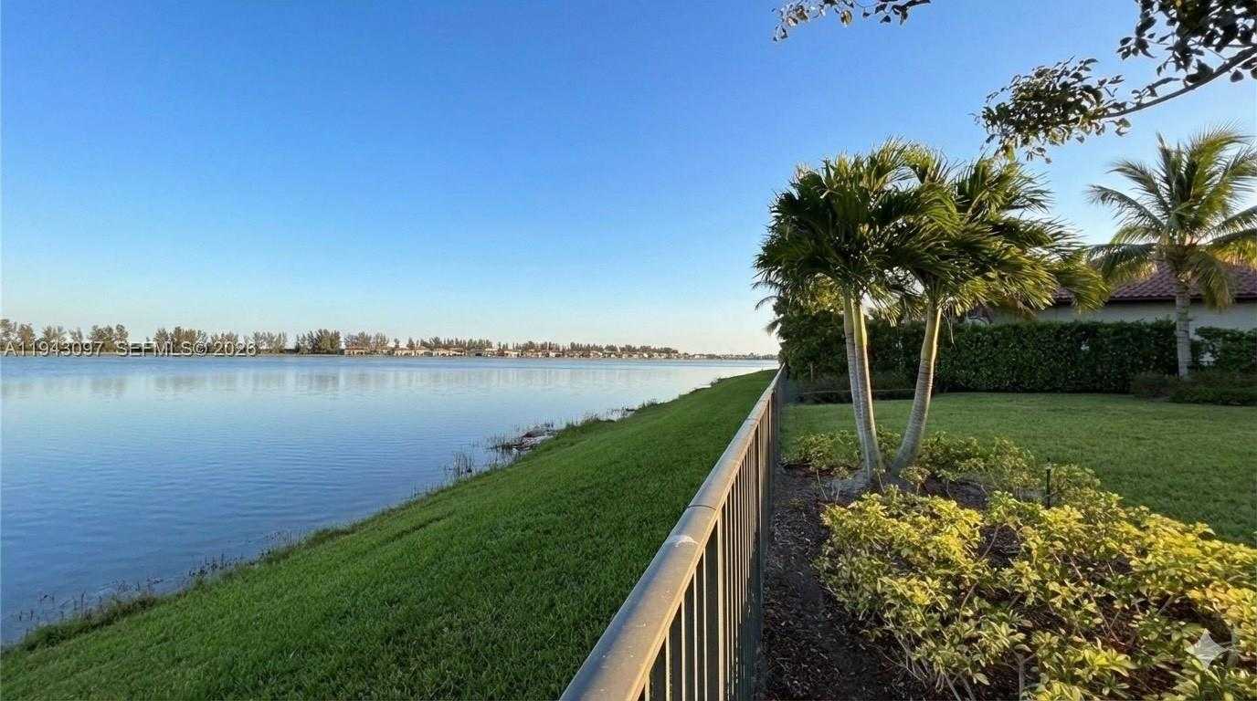 Small Image of 8725 PARKLAND BAY DR, Parkland Number 13