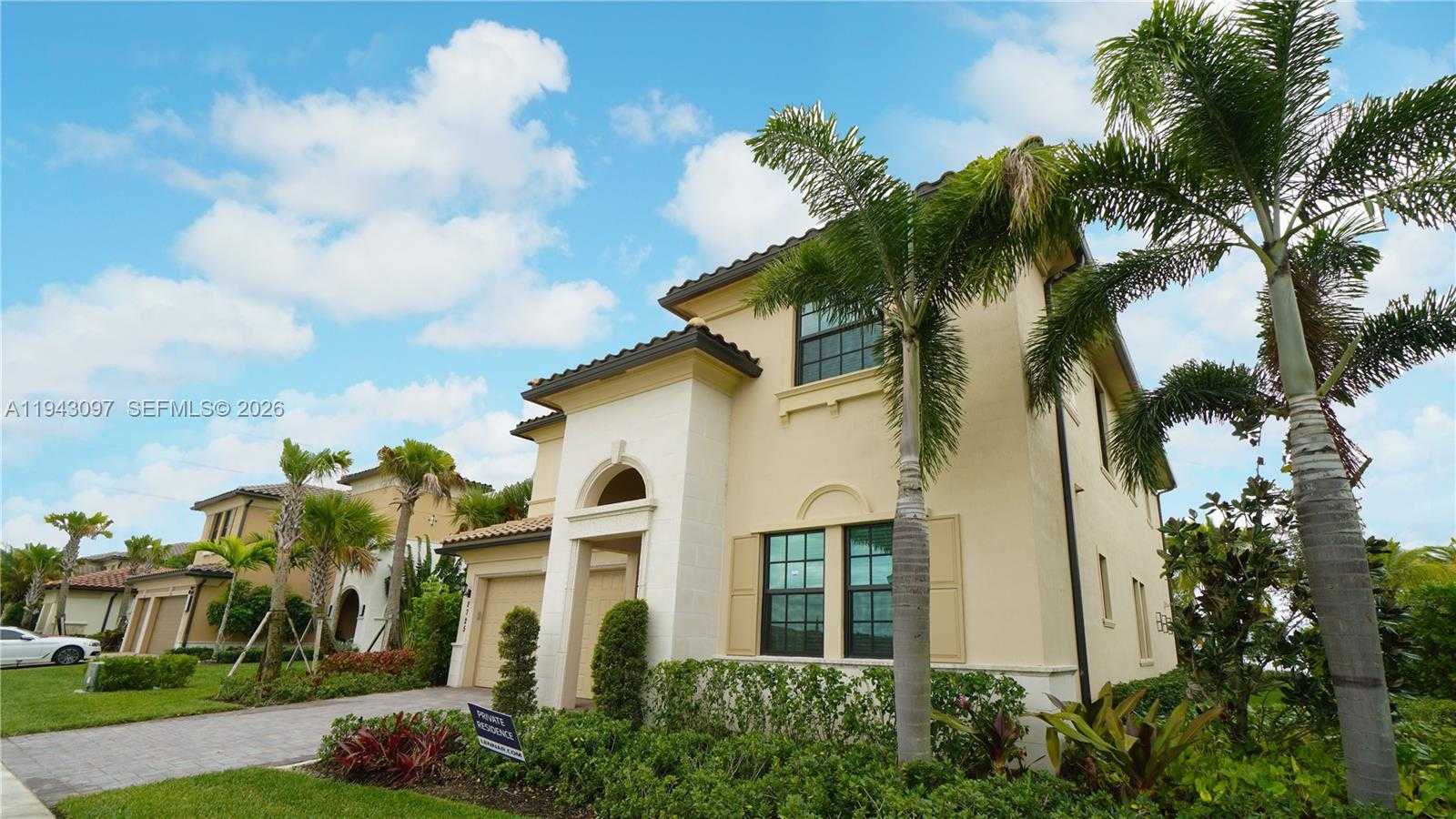 Small Image of 8725 PARKLAND BAY DR, Parkland Number 2