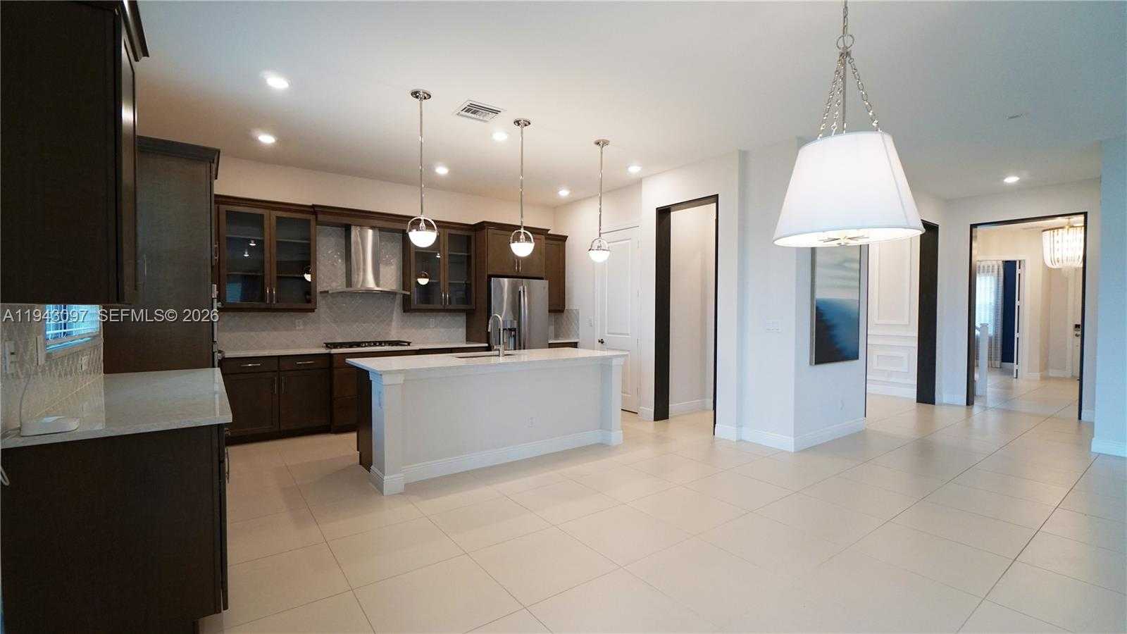 Small Image of 8725 PARKLAND BAY DR, Parkland Number 20