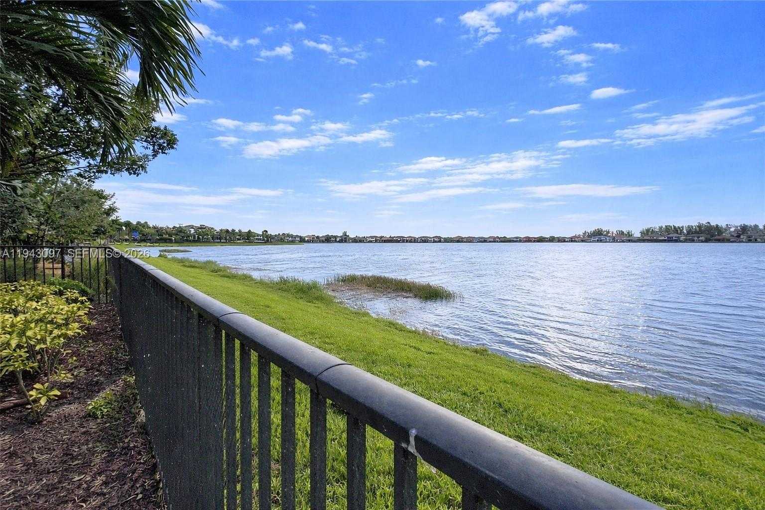 Small Image of 8725 PARKLAND BAY DR, Parkland Number 5