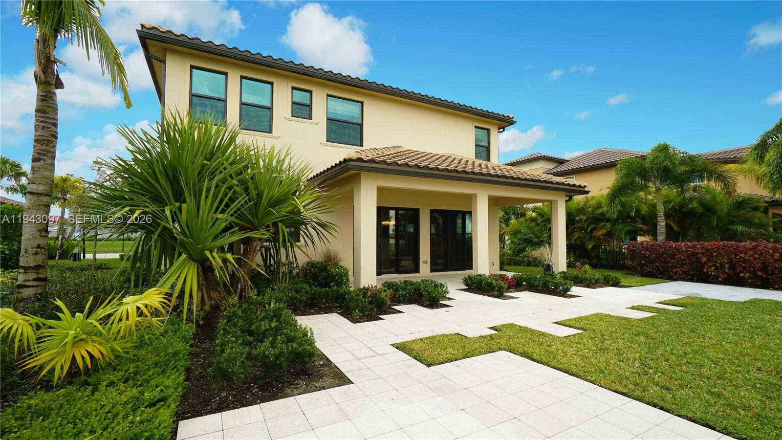 Small Image of 8725 PARKLAND BAY DR, Parkland Number 9