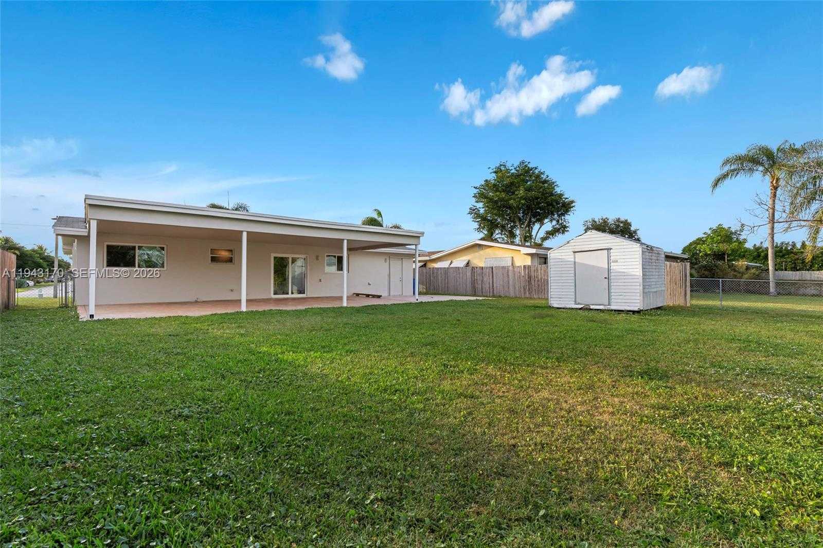 Small Image of 1301 NORTH WEST 87TH WAY, Pembroke Pines Number 28