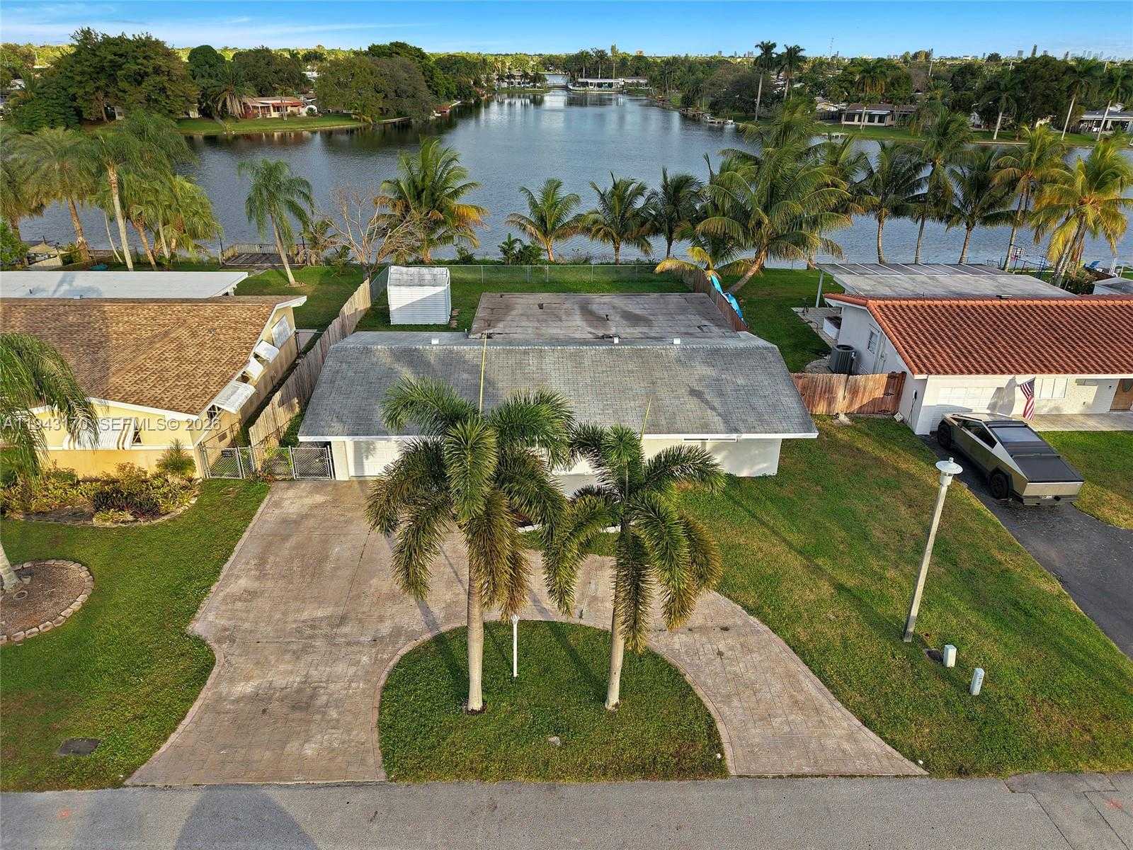 Small Image of 1301 NORTH WEST 87TH WAY, Pembroke Pines Number 31