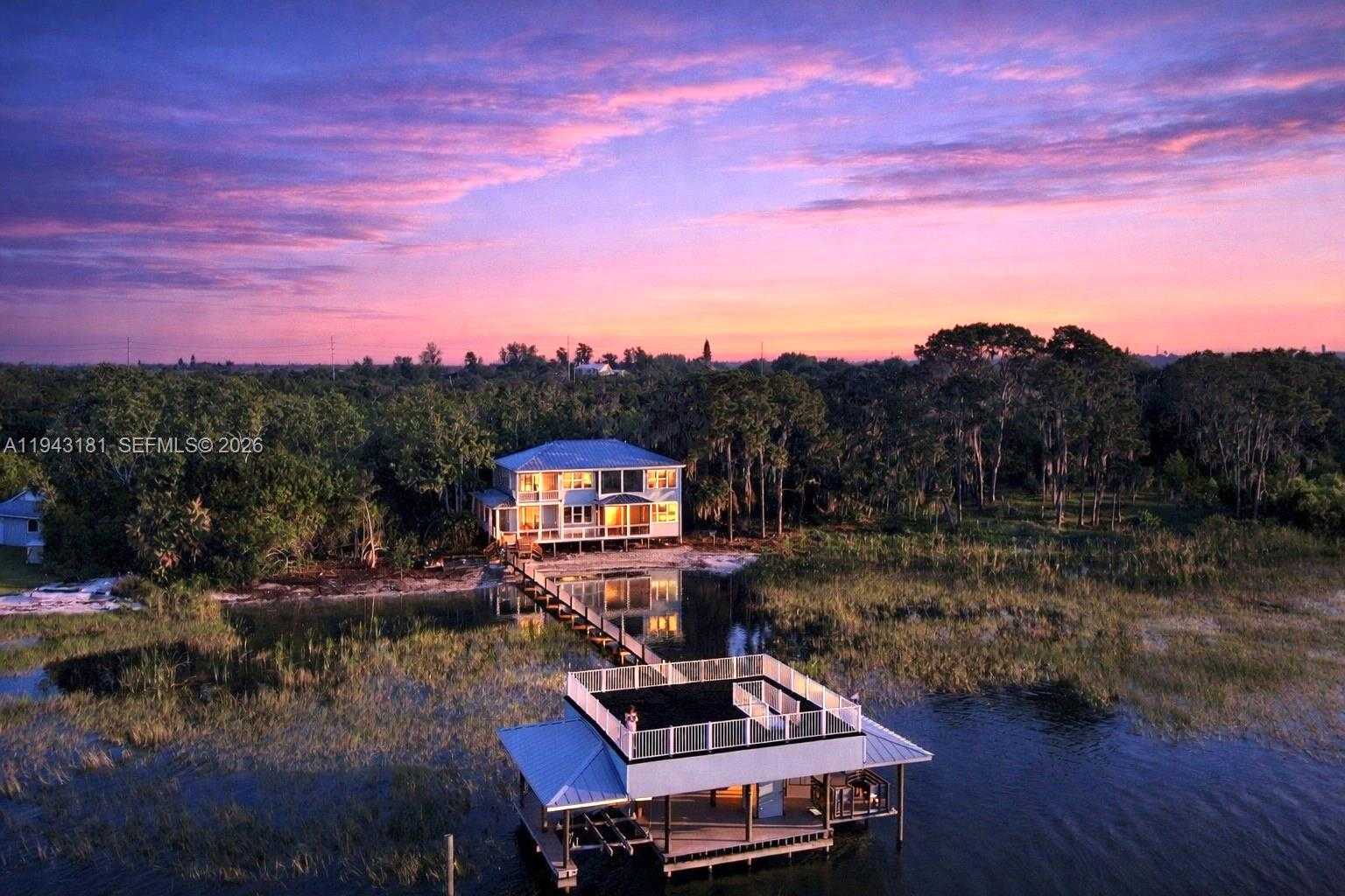 Small Image of 424 LAKE MIRROR DR, Lake Placid Number 3