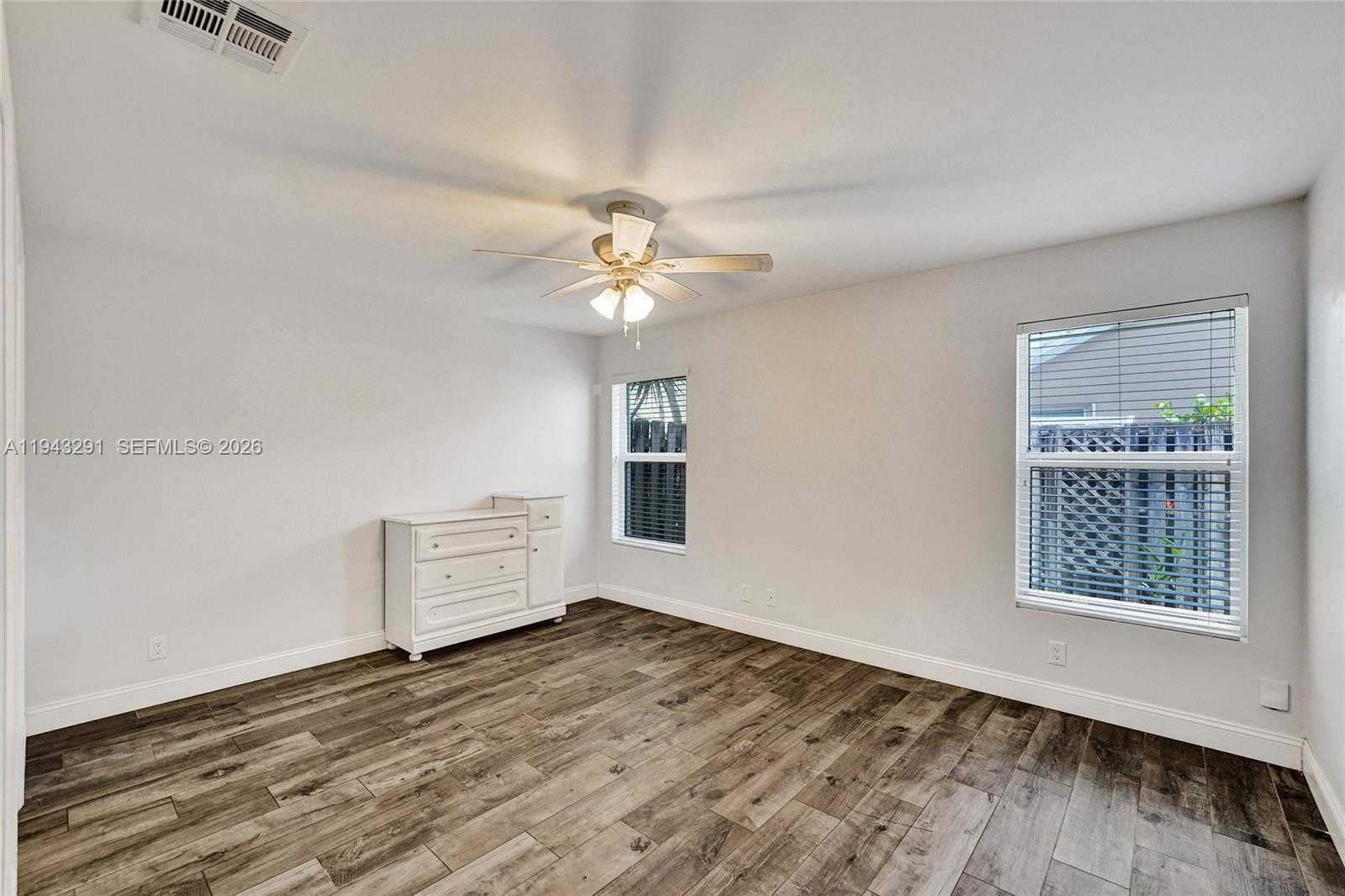 Small Image of 2702 ARBORWOOD RD, Davie Number 12