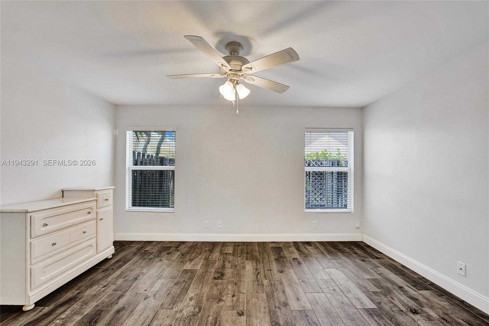 Small Image of 2702 ARBORWOOD RD, Davie Number 13