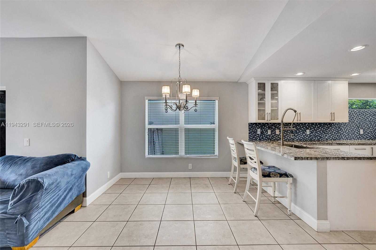 Small Image of 2702 ARBORWOOD RD, Davie Number 18