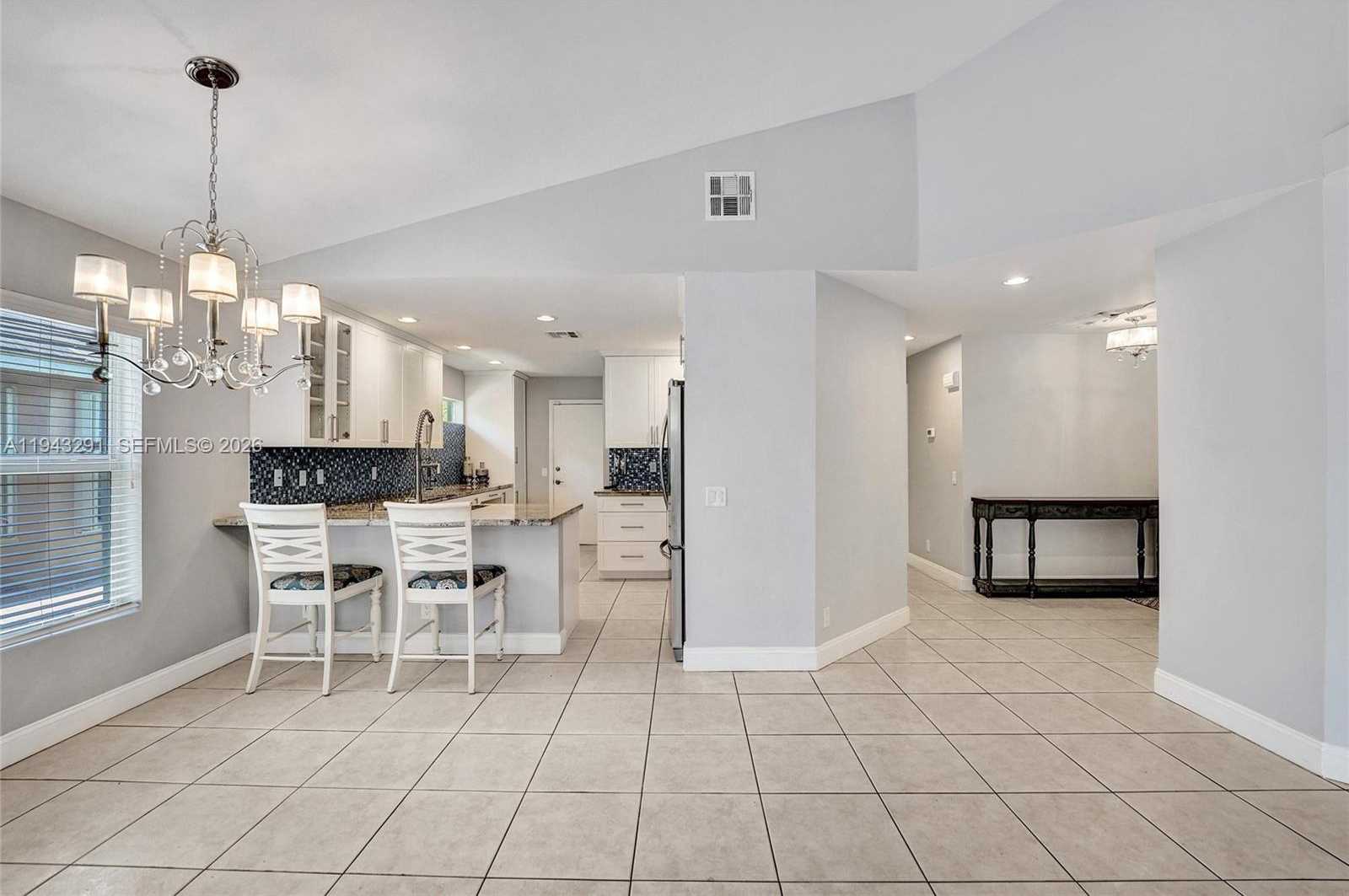 Small Image of 2702 ARBORWOOD RD, Davie Number 19