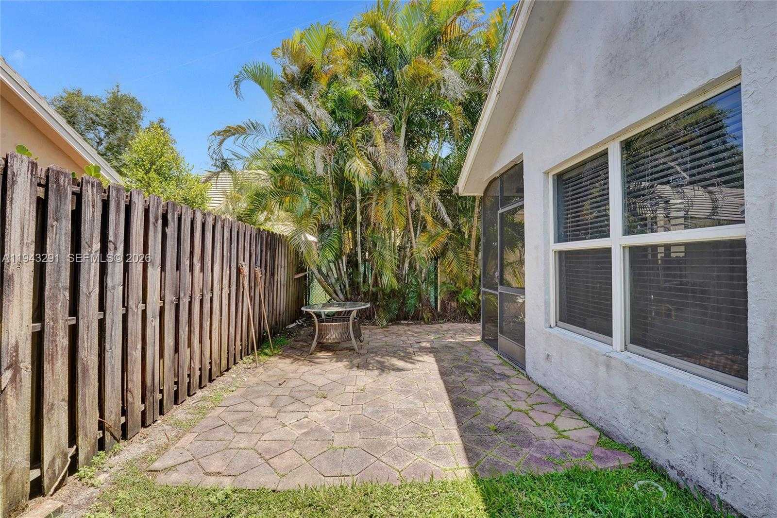 Small Image of 2702 ARBORWOOD RD, Davie Number 24