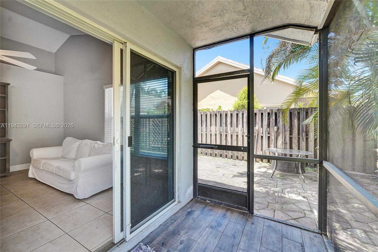 Small Image of 2702 ARBORWOOD RD, Davie Number 27