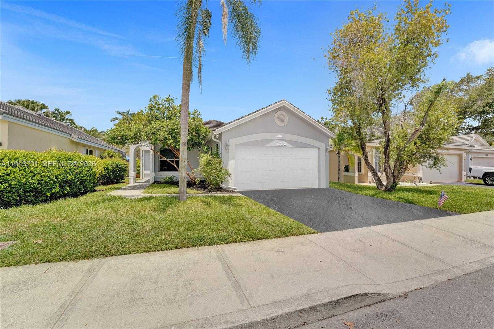Small Image of 2702 ARBORWOOD RD, Davie Number 3