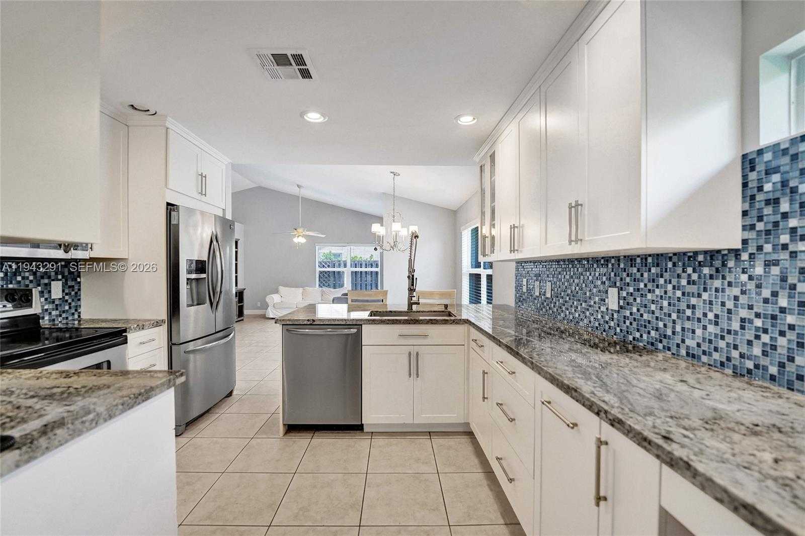 Small Image of 2702 ARBORWOOD RD, Davie Number 6