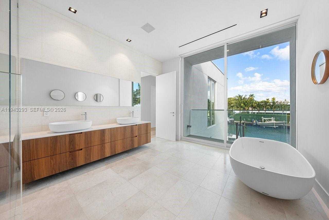 Small Image of 1011 WEST 48TH ST, Miami Beach Number 23