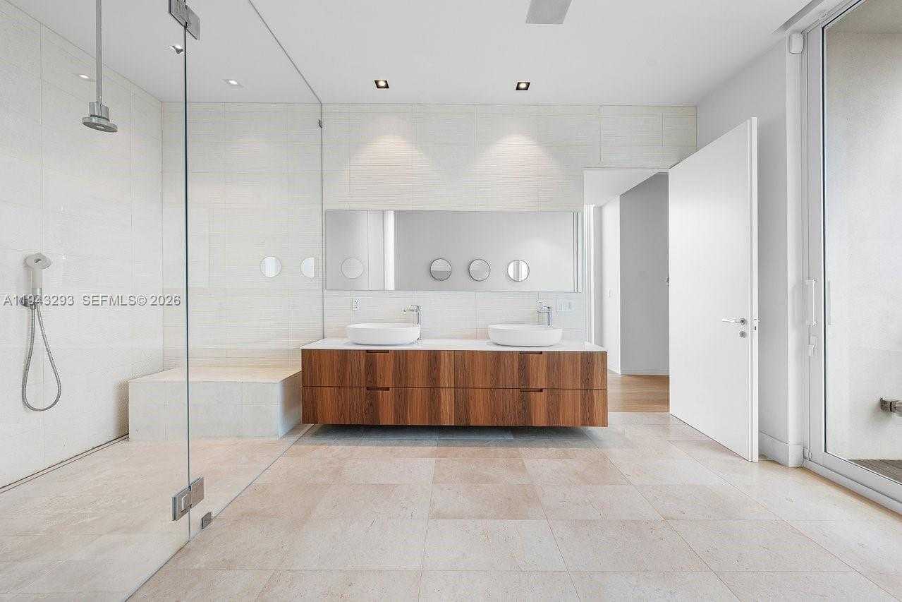 Small Image of 1011 WEST 48TH ST, Miami Beach Number 24