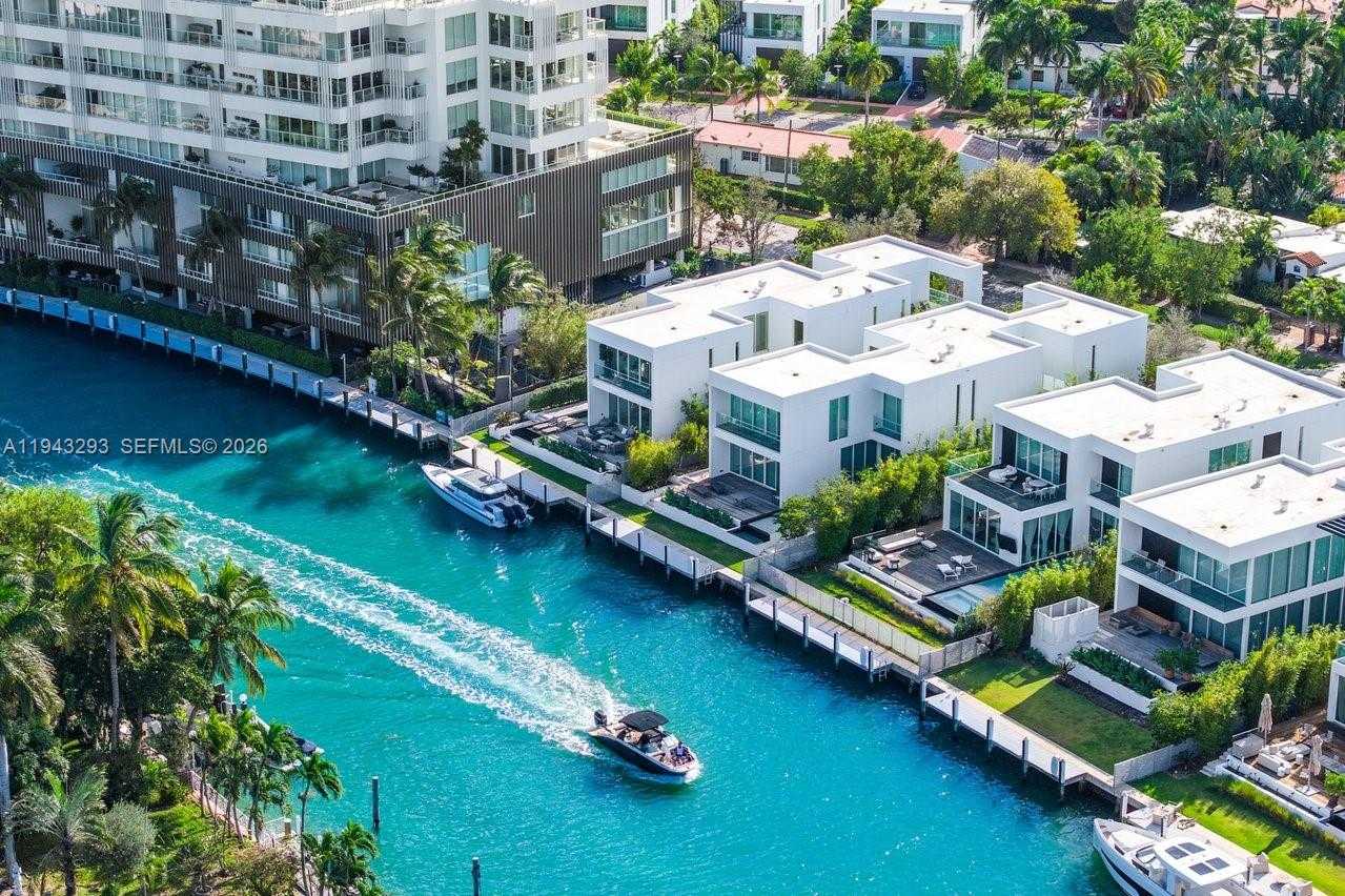 Small Image of 1011 WEST 48TH ST, Miami Beach Number 32