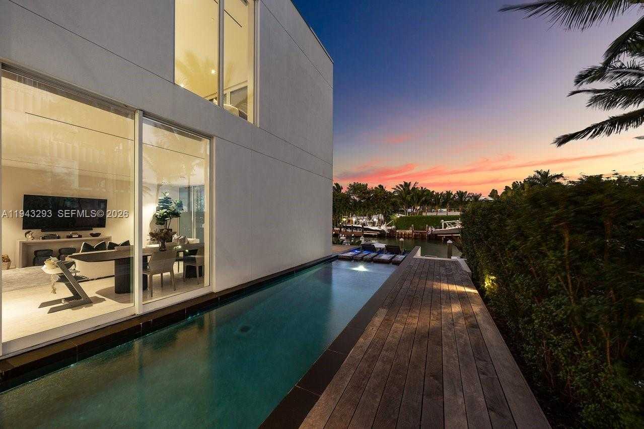 Small Image of 1011 WEST 48TH ST, Miami Beach Number 37