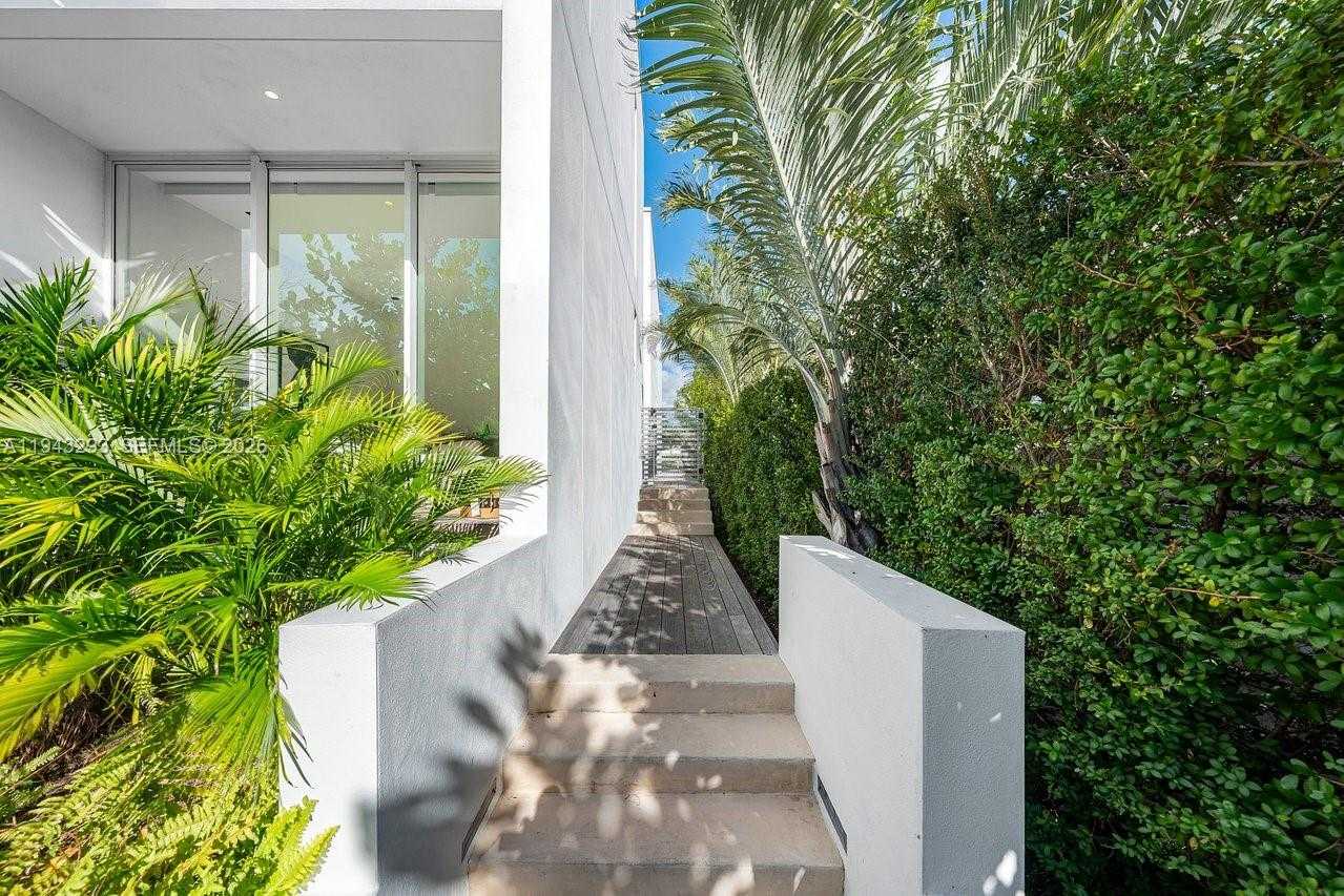 Small Image of 1011 WEST 48TH ST, Miami Beach Number 4