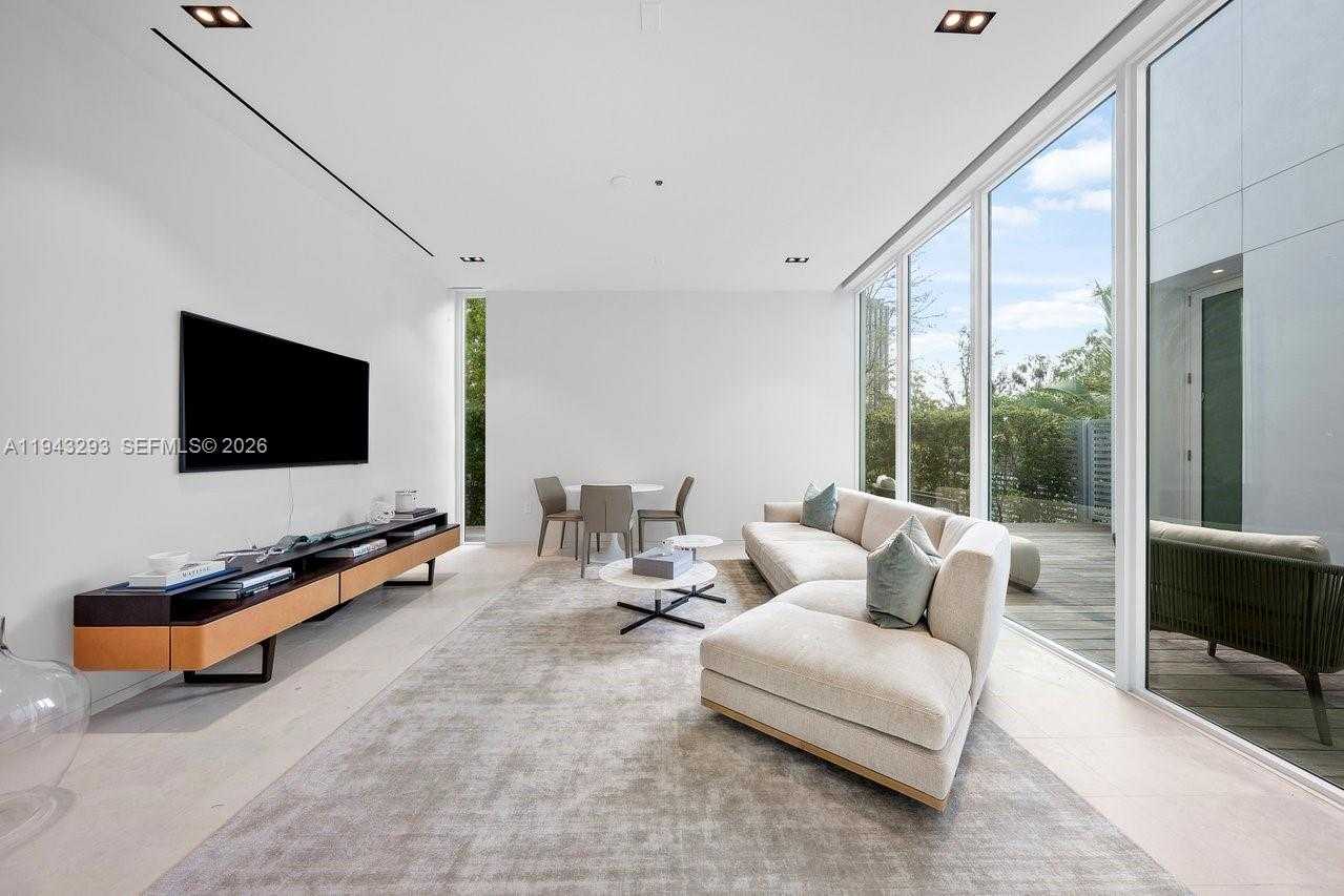 Small Image of 1011 WEST 48TH ST, Miami Beach Number 5