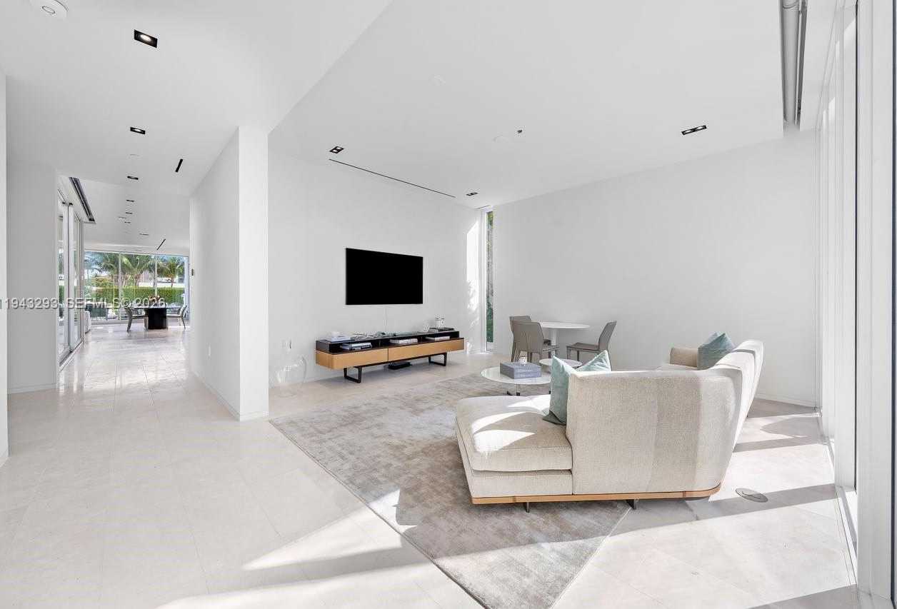 Small Image of 1011 WEST 48TH ST, Miami Beach Number 6