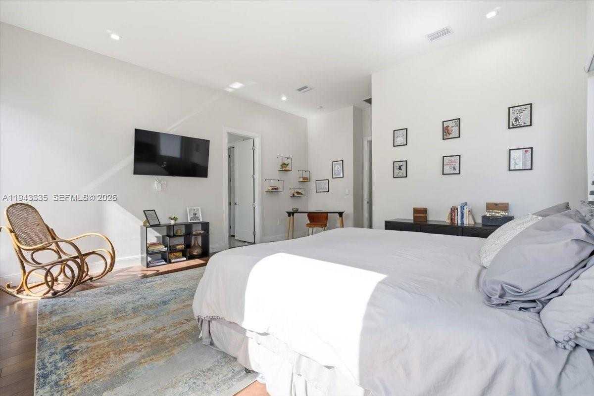 Small Image of 8156 NORTH WEST 48TH TER, Doral Number 21