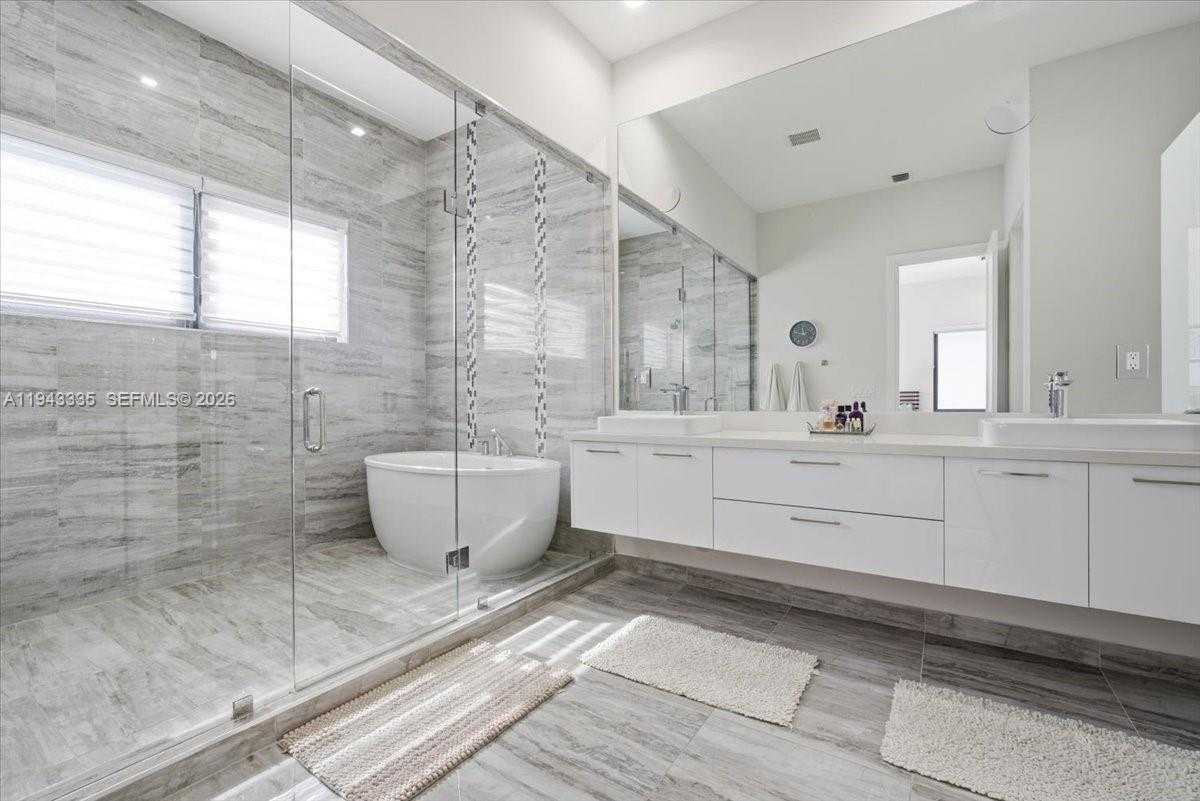 Small Image of 8156 NORTH WEST 48TH TER, Doral Number 23