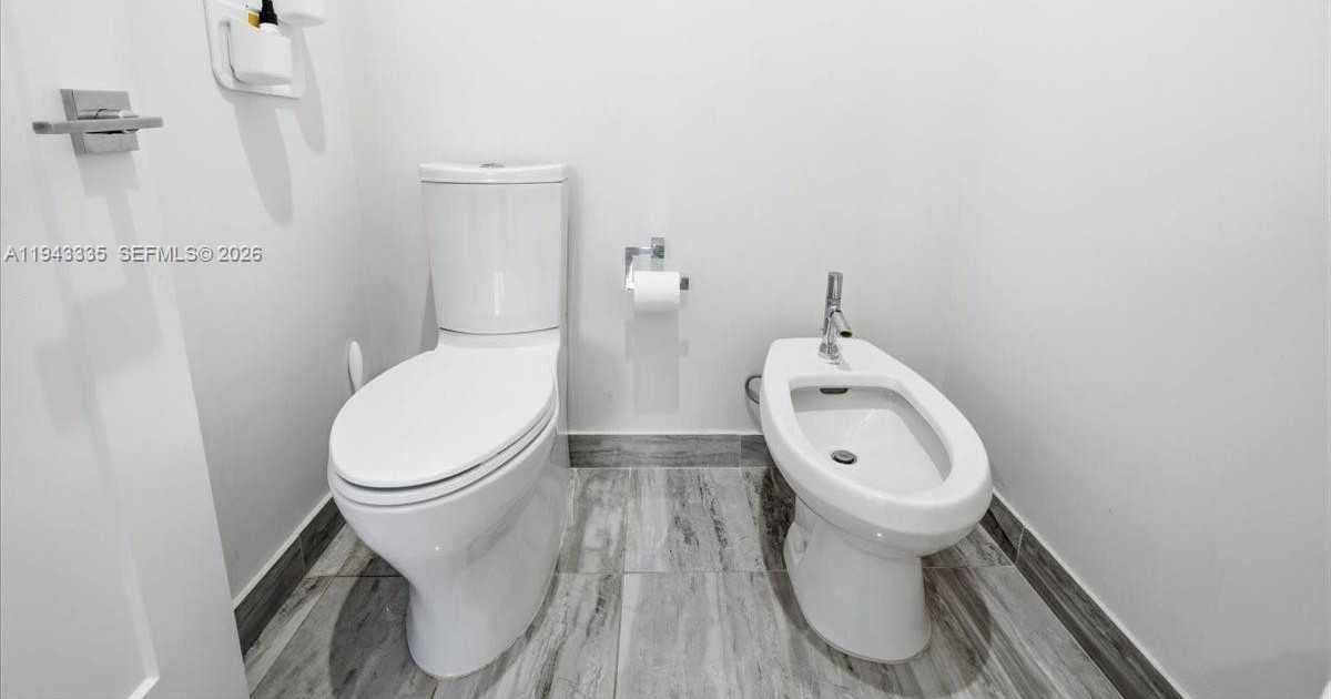 Small Image of 8156 NORTH WEST 48TH TER, Doral Number 25