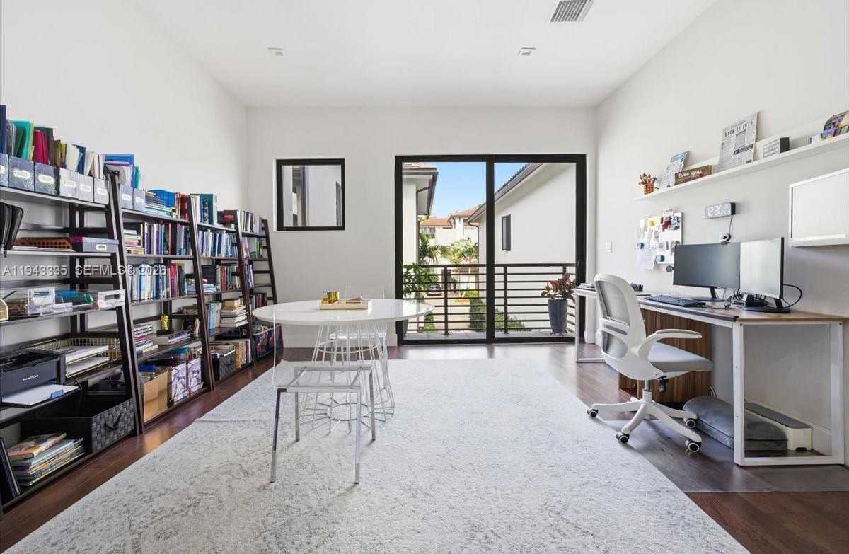 Small Image of 8156 NORTH WEST 48TH TER, Doral Number 36