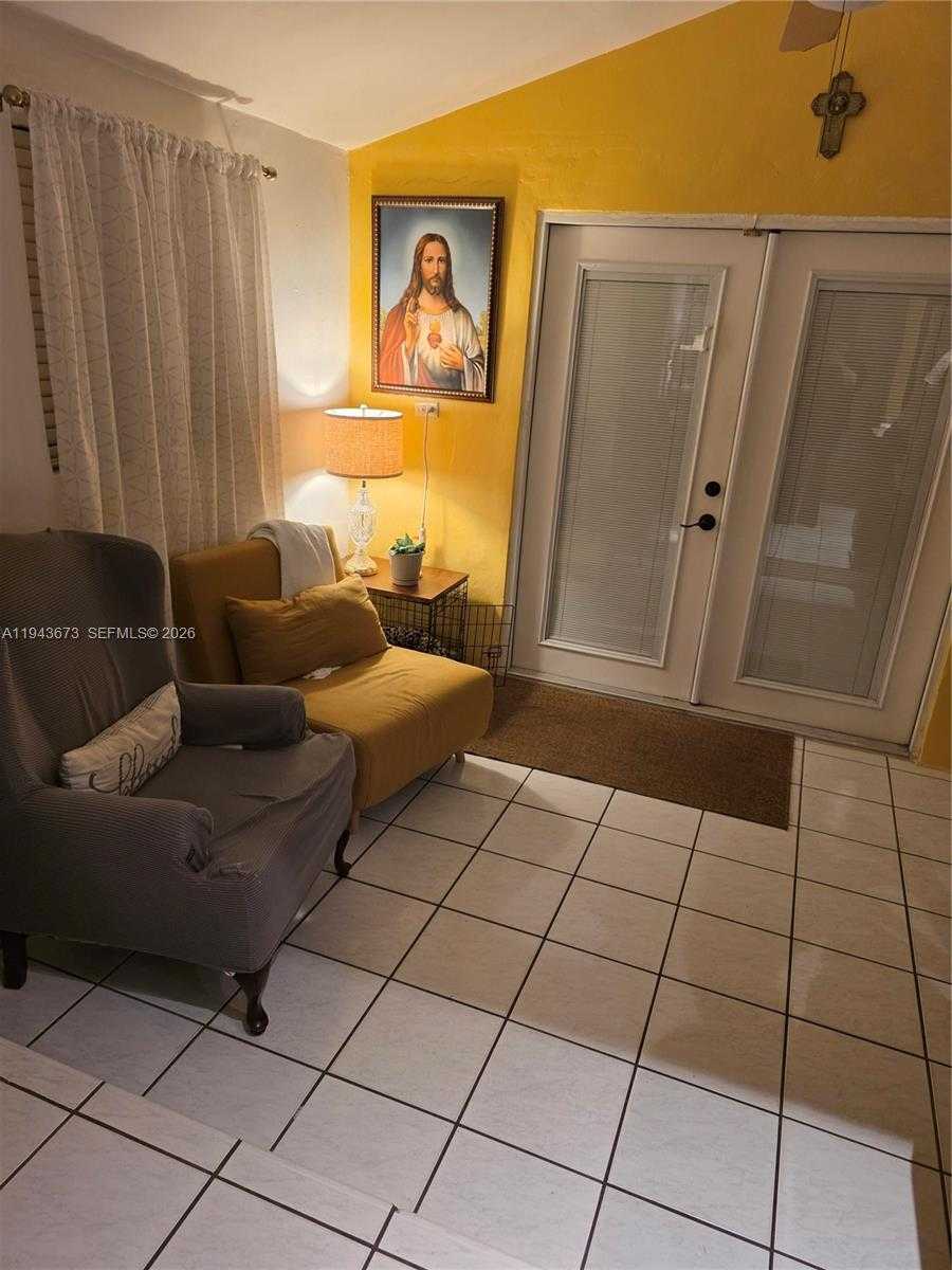 Small Image of Miami Number 10