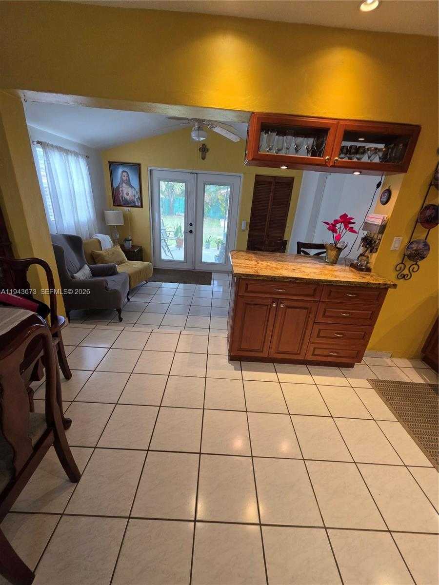 Small Image of Miami Number 12