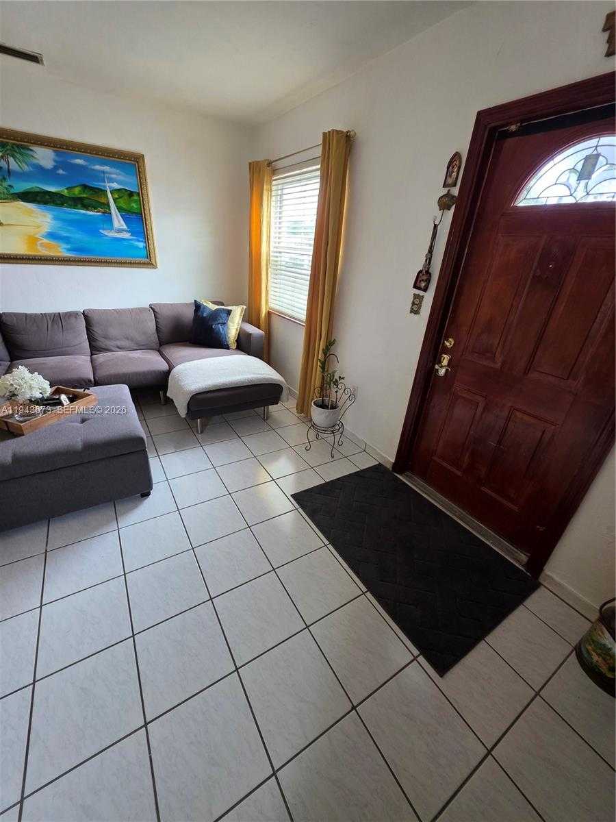 Small Image of Miami Number 15