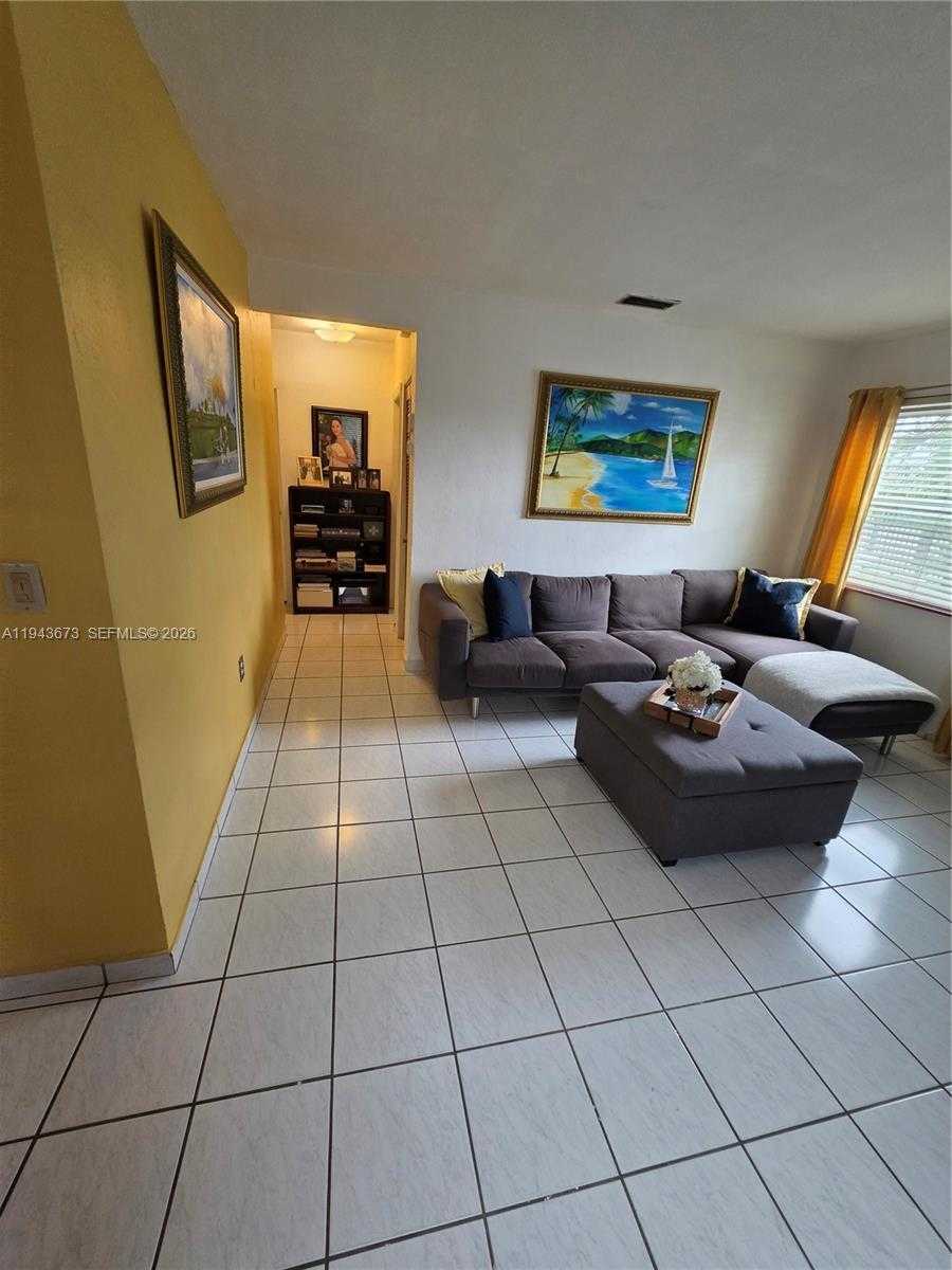 Small Image of Miami Number 17