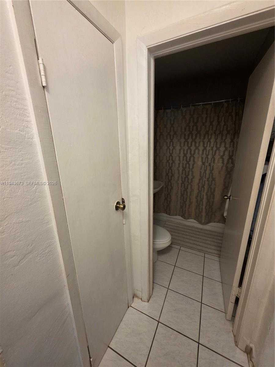 Small Image of Miami Number 24