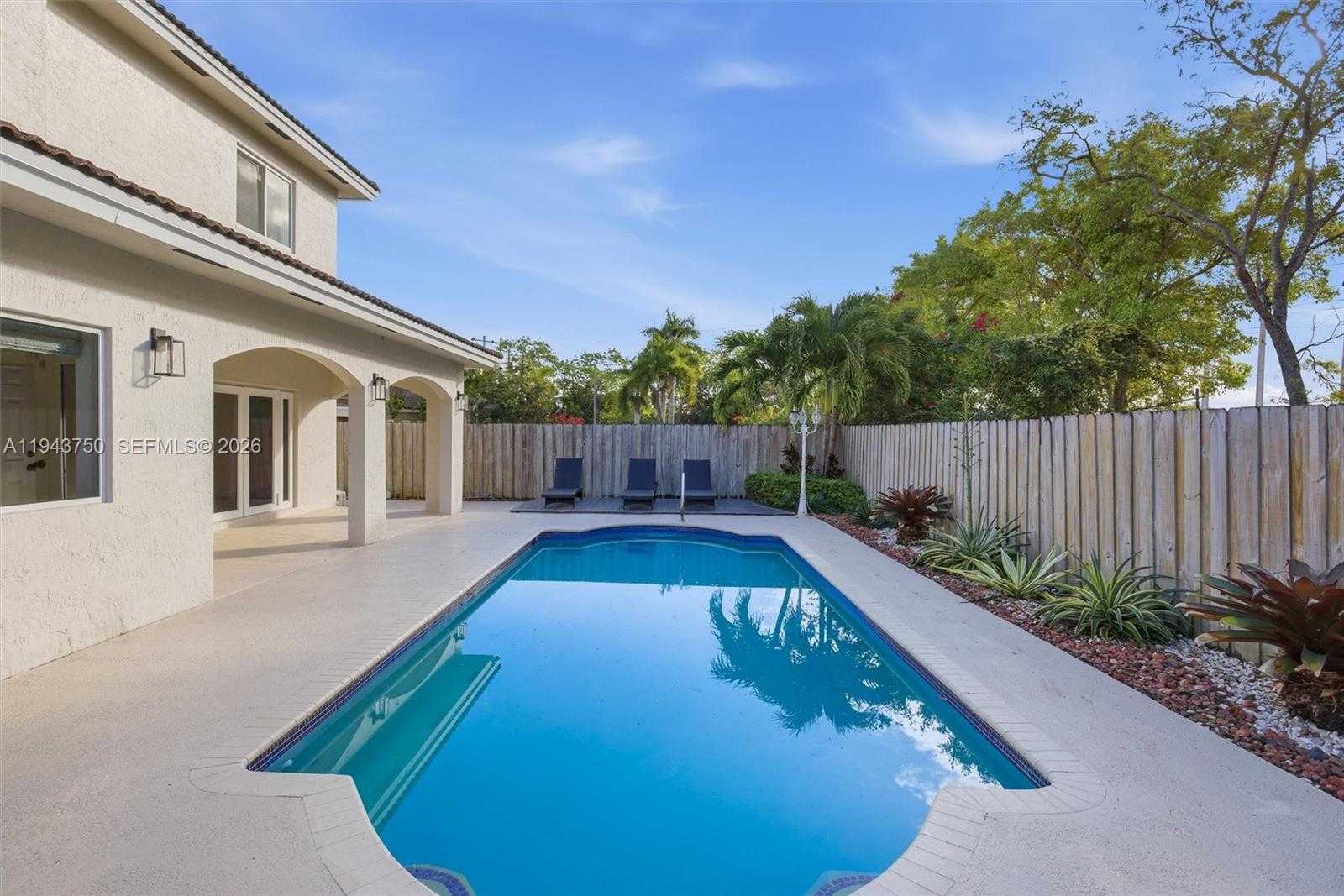 Small Image of 12920 SOUTH WEST 143RD TER, Miami Number 10