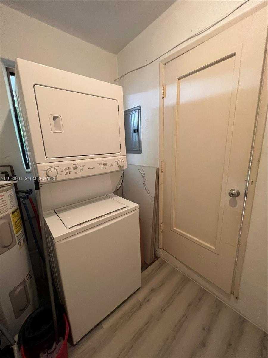 Small Image of 1425 GRANT ST, Hollywood Number 10