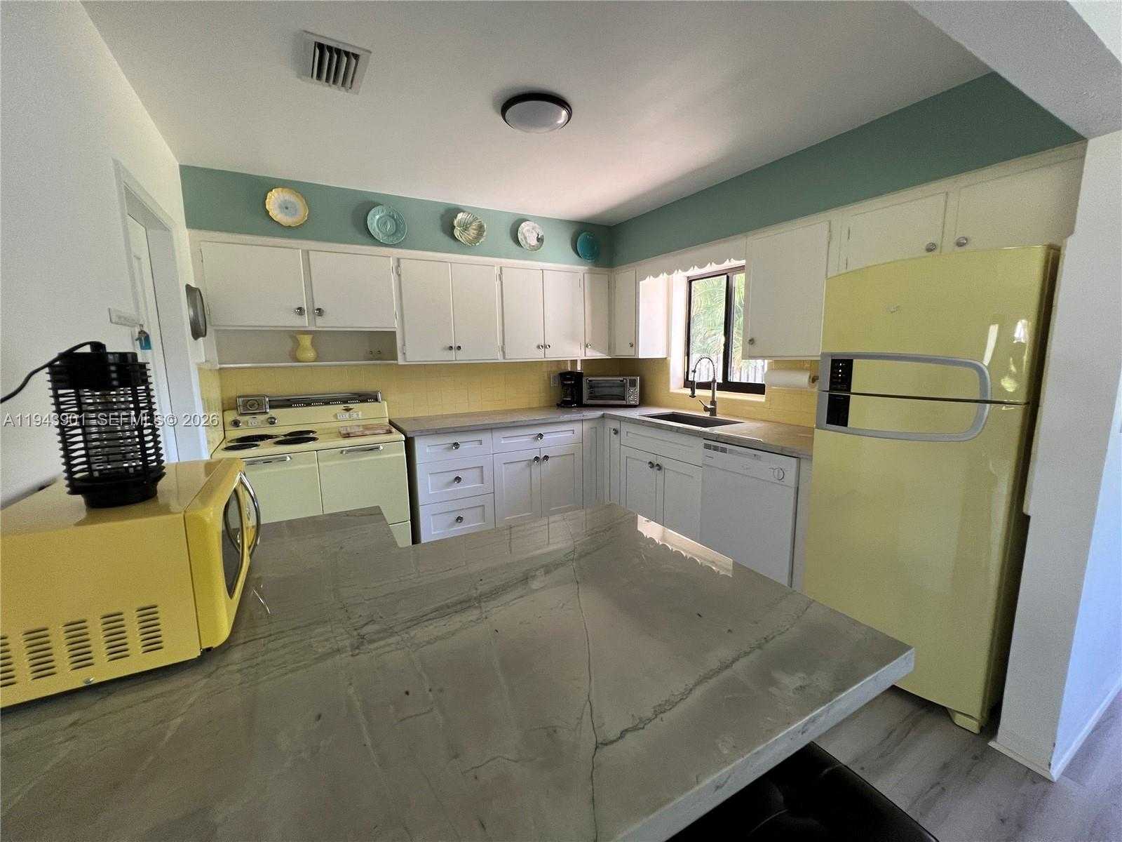 Small Image of 1425 GRANT ST, Hollywood Number 11