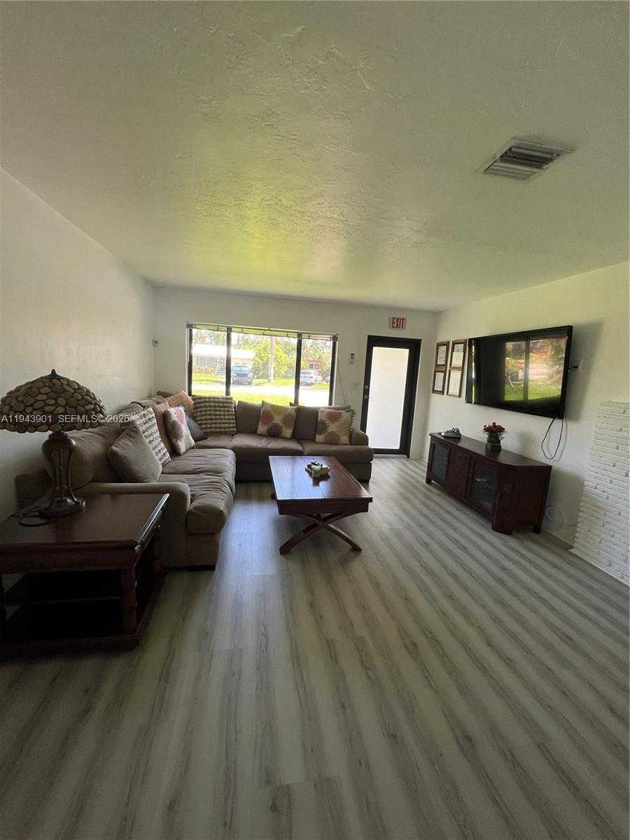 Small Image of 1425 GRANT ST, Hollywood Number 13