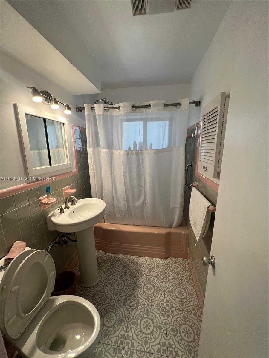 Small Image of 1425 GRANT ST, Hollywood Number 15