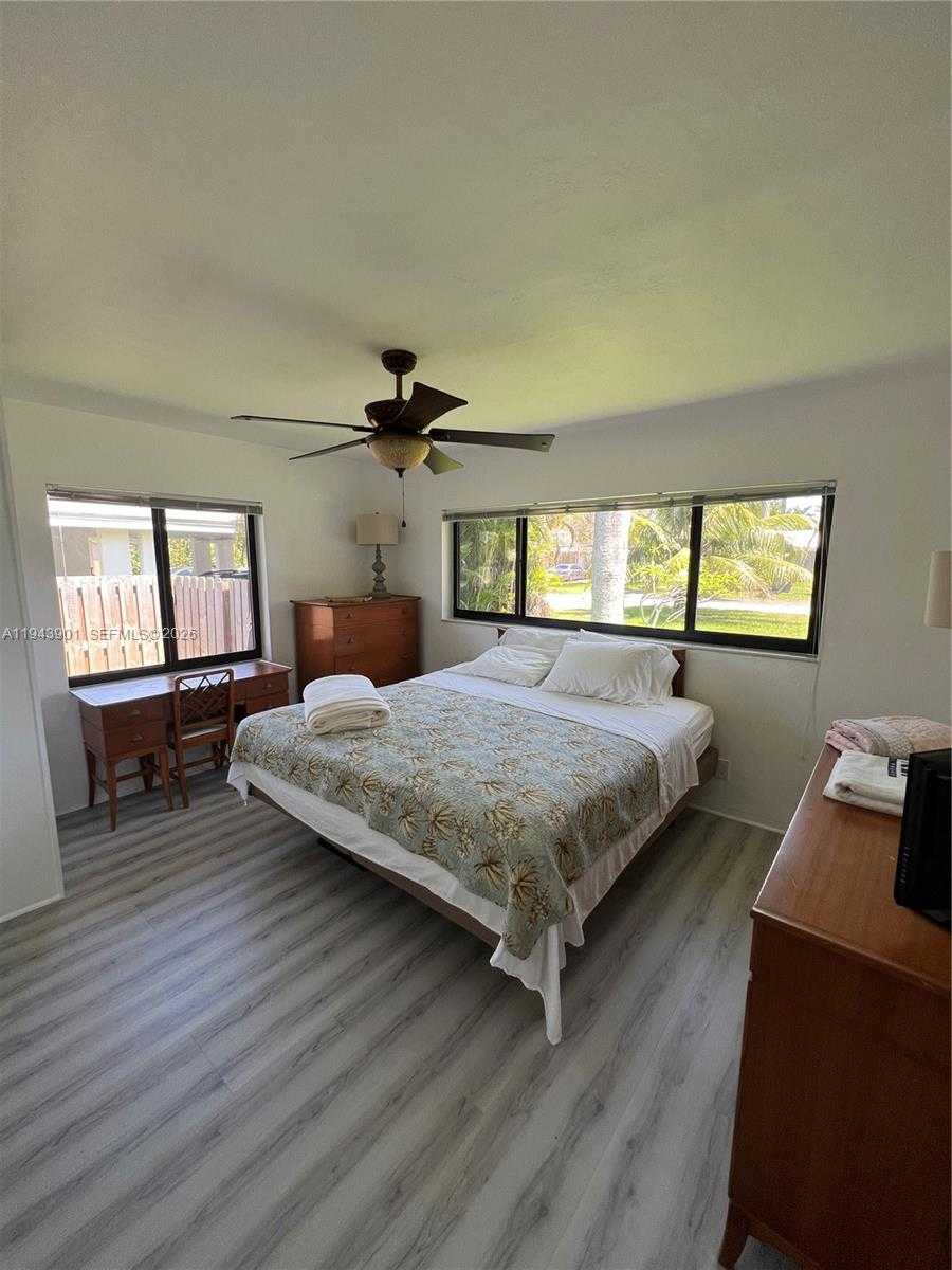 Small Image of 1425 GRANT ST, Hollywood Number 20