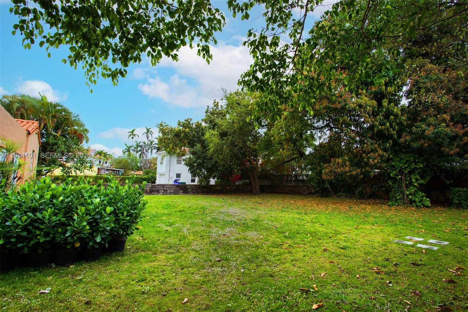 Small Image of 236 SOUTH WEST 28TH RD, Miami Number 30