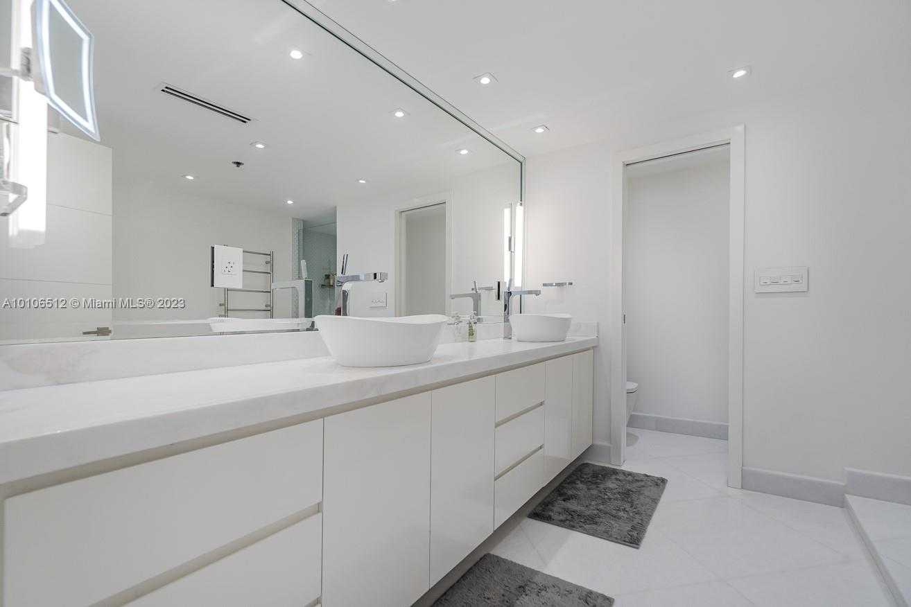 Small Image of 10175 Collins Ave, Bal Harbour, FL 33154, USA Number 25