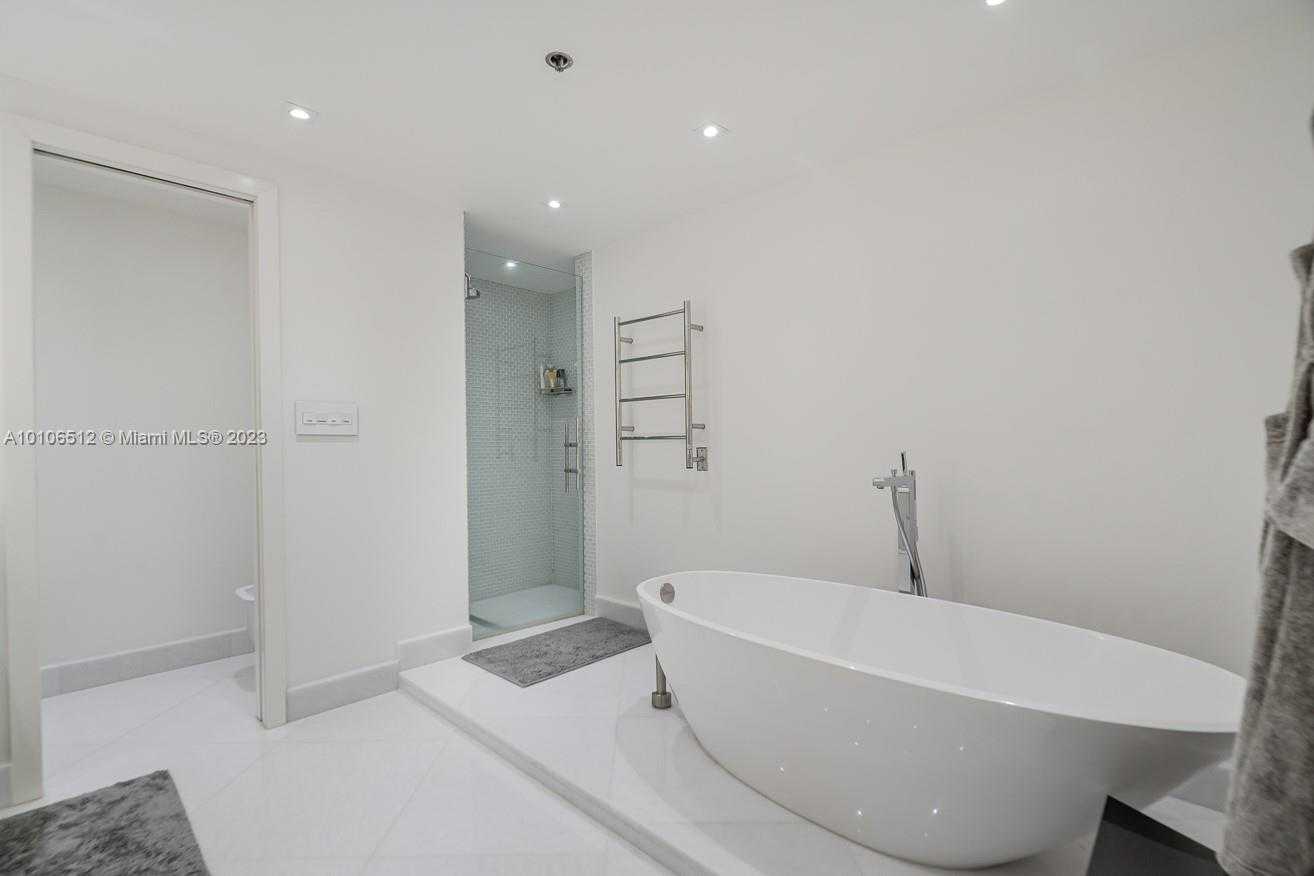 Small Image of 10175 Collins Ave, Bal Harbour, FL 33154, USA Number 26