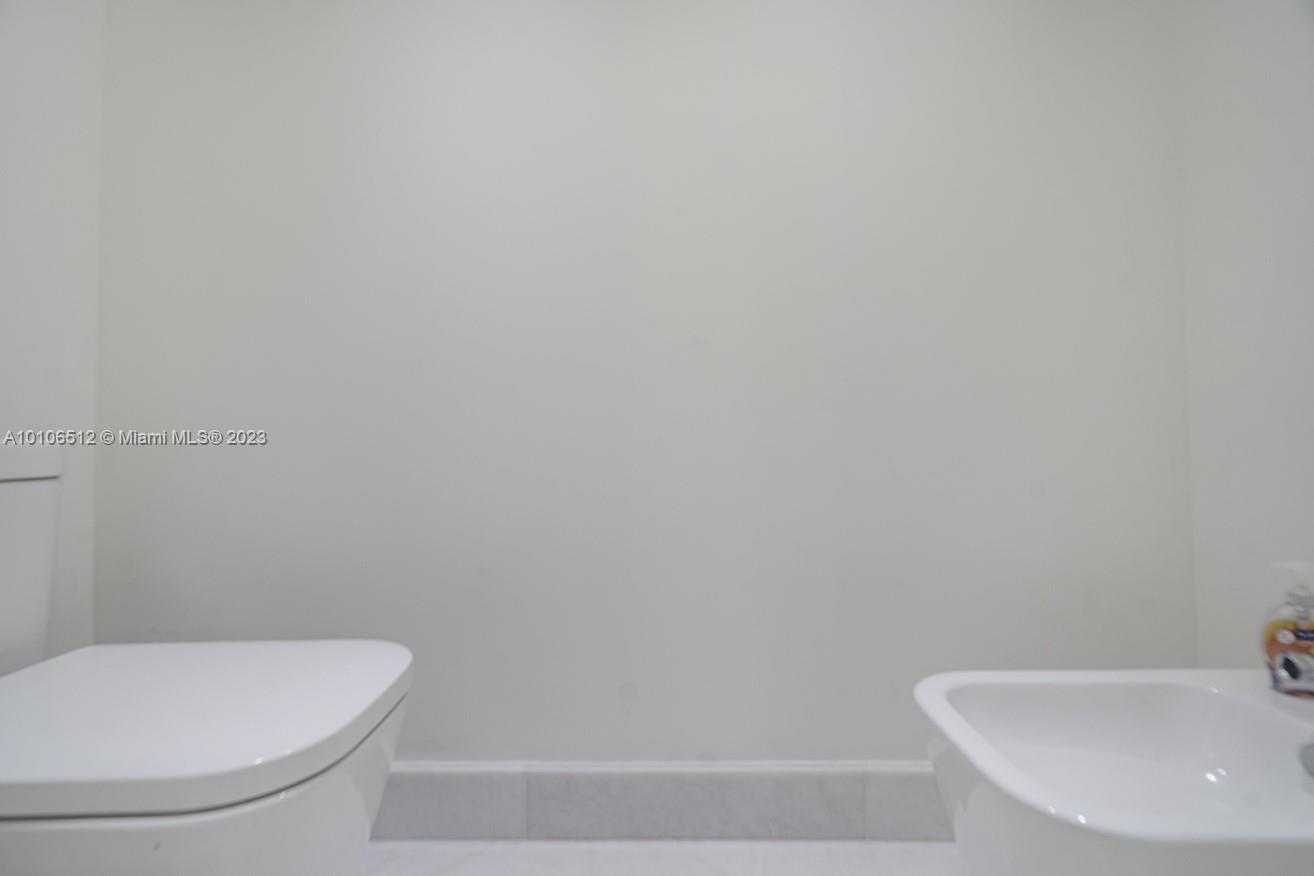 Small Image of 10175 Collins Ave, Bal Harbour, FL 33154, USA Number 27