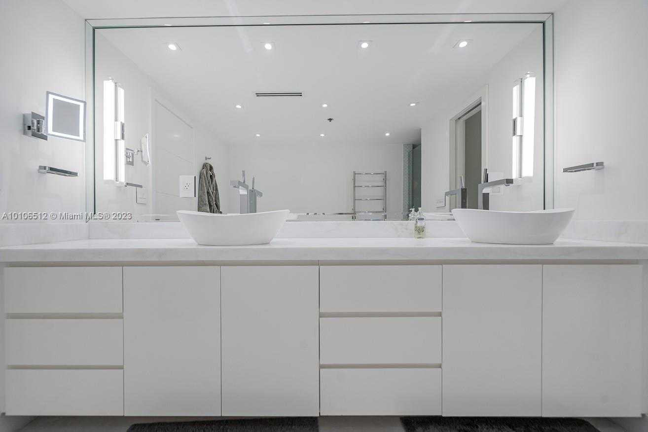 Small Image of 10175 Collins Ave, Bal Harbour, FL 33154, USA Number 28