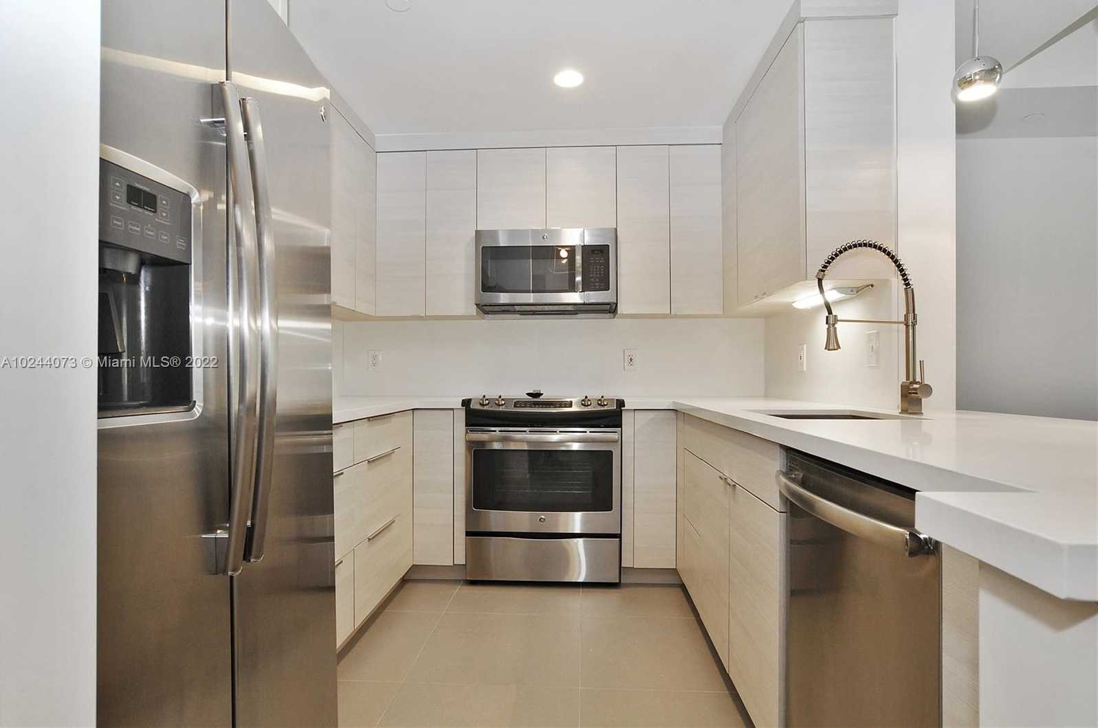 Small Image of 19114 FISHER ISLAND DR #19114, Miami Beach Number 2