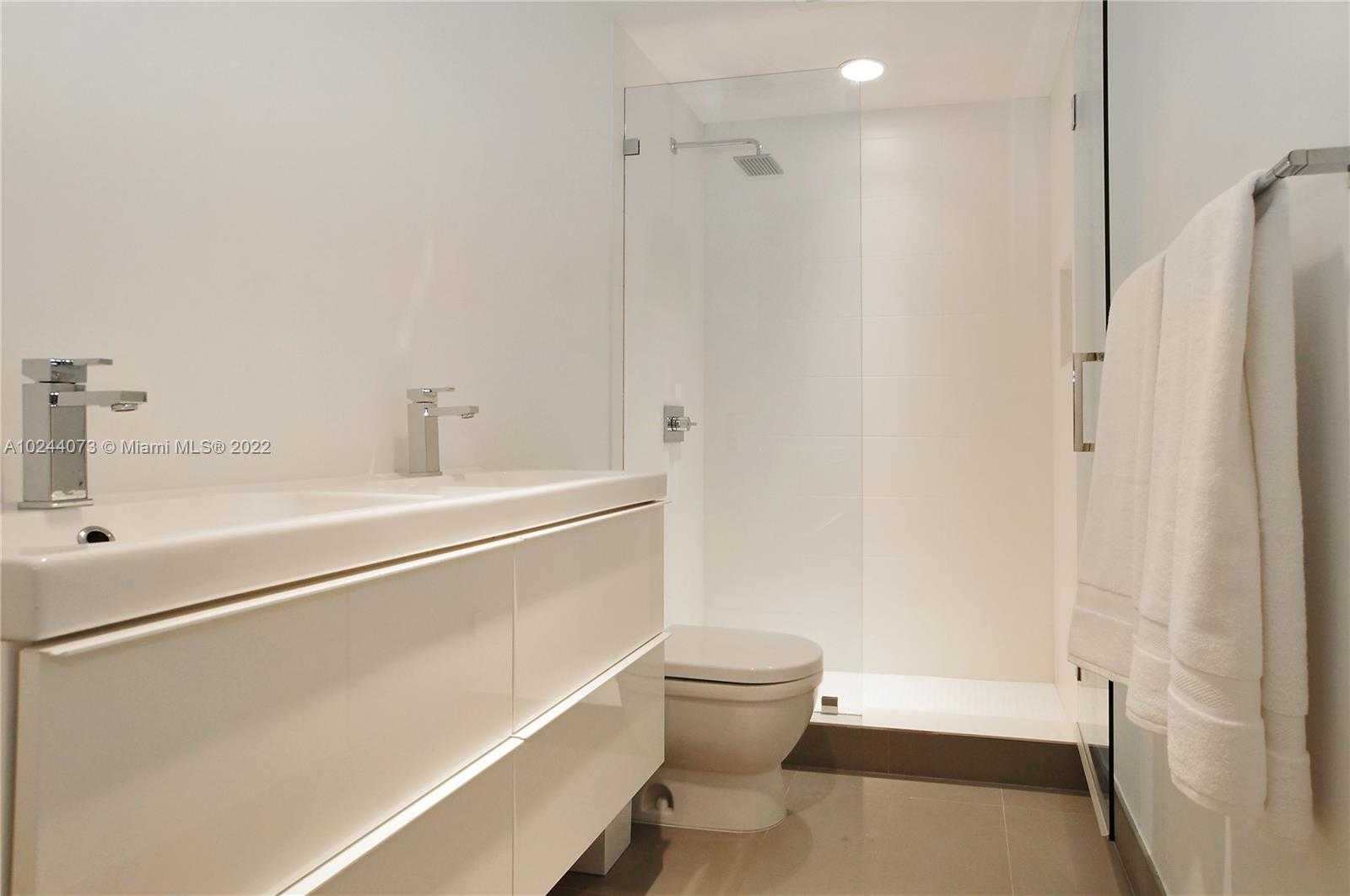 Small Image of 19114 FISHER ISLAND DR #19114, Miami Beach Number 3
