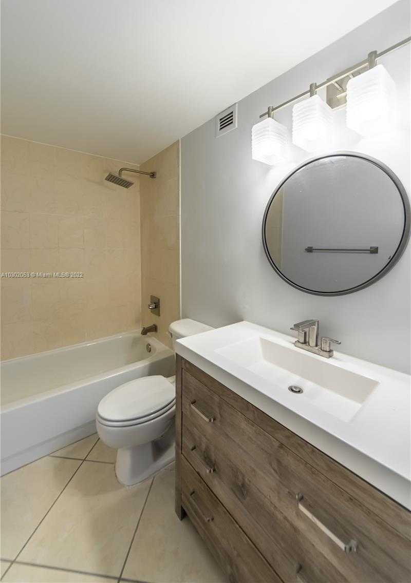 Small Image of 1455 NORTH TREASURE DR #PH-A, North Bay Village Number 11