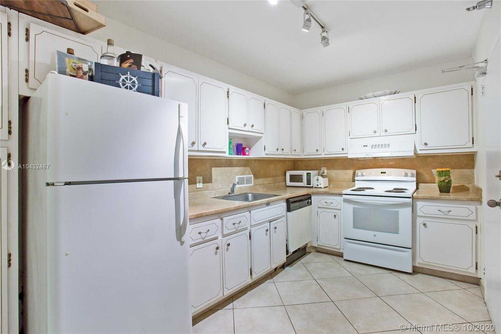 Small Image of 10185 Collins Ave, Bal Harbour, FL 33154, USA Number 8