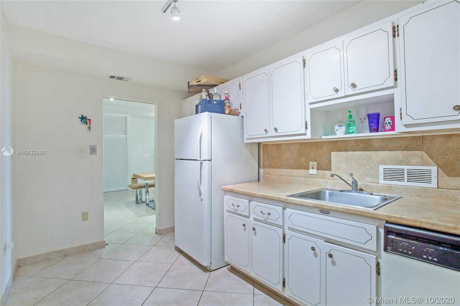 Small Image of 10185 Collins Ave, Bal Harbour, FL 33154, USA Number 9