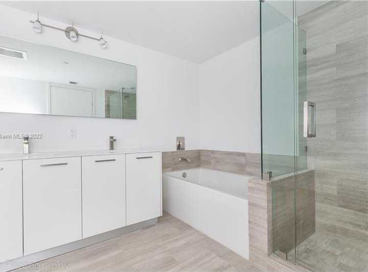 Small Image of Brickell House, 1300 Brickell Bay Dr, Miami, FL 33131, USA Number 22